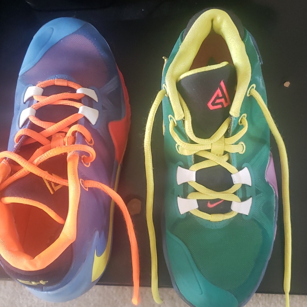 Youth Nike zoom freak